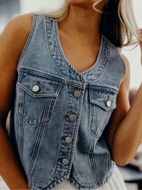 Universal Threads Denim Vest